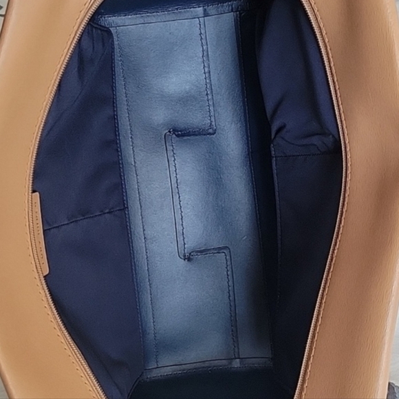 ⭐️EUC Tory Burch Parker Tote - Picture 9 of 15